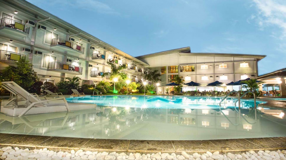 n hotel swimming pool