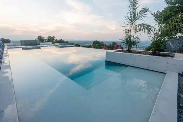 Infinity pool at ultra winds