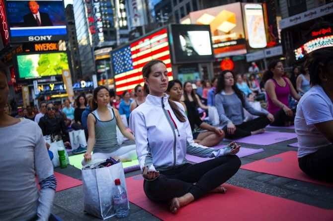 International Day of Yoga in New York Image Source | www.pulseheadlines.com