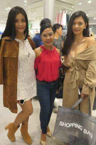 Acadeo member Yani (middle) poses with fashion bloggers; Vern and Verniece Enciso