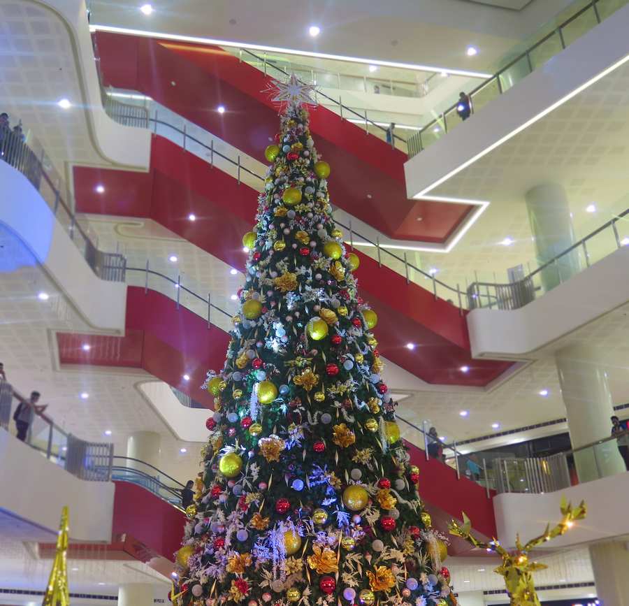 SM CDO Downtown Premier Lights Up The Tallest Christmas Tree In CdeO